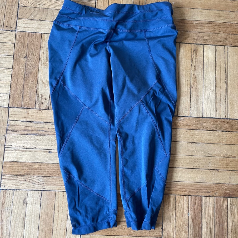 Athleta size medium navy cropped leggings
